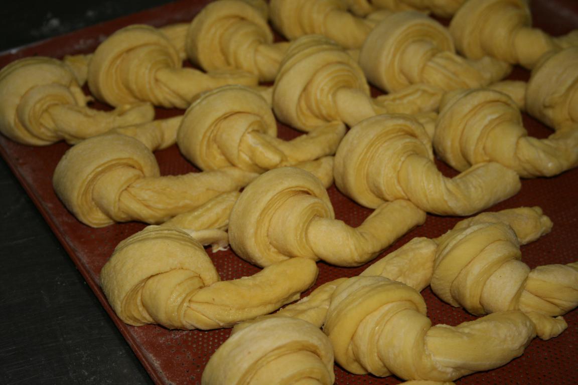 elaboración-tradicional-la-foieta-croissant-horneado